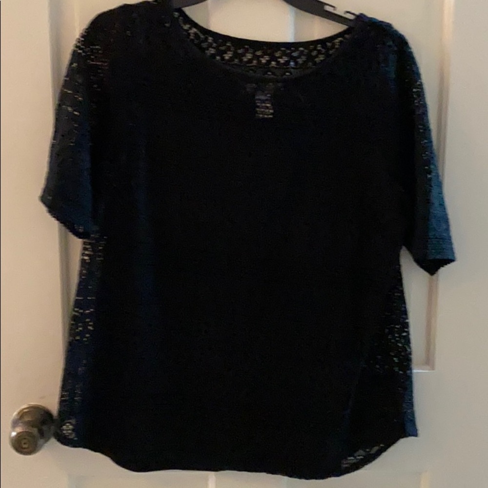 Black house white market top